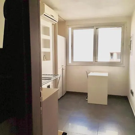 2-bedroom In Center *