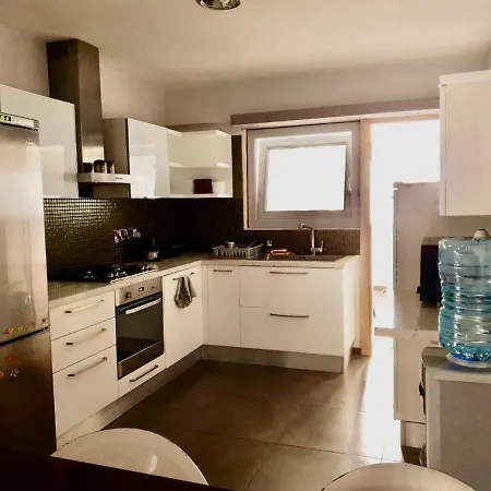 2-bedroom In Center *