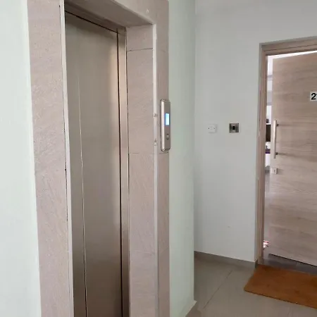 2-bedroom In Center 아파트