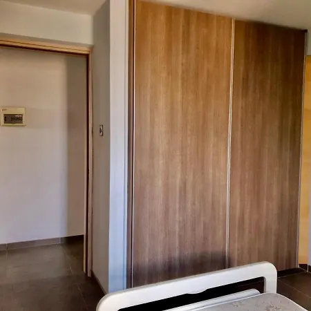 2-bedroom In Center *