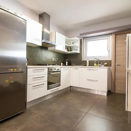 2-bedroom In Center Апартаменты *