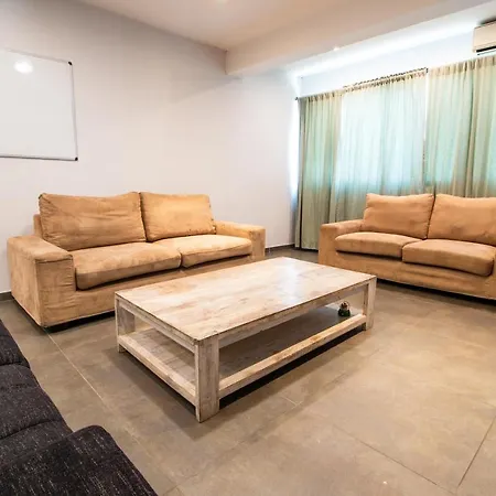 2-bedroom In Center 아파트
