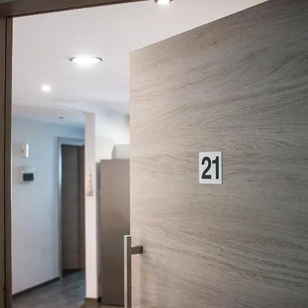 2-bedroom In Center 아파트 *