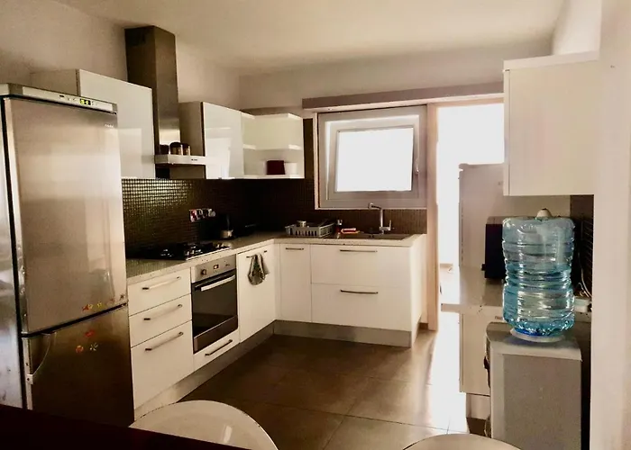 2-bedroom In Center *